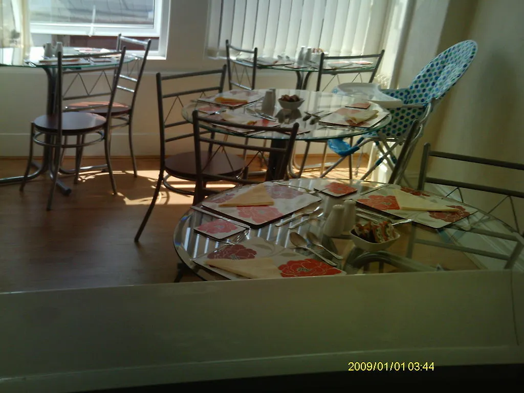 Arlingtons Hotel Blackpool Guest house
